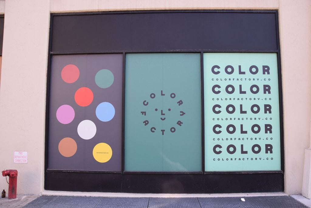 קיר צבעים ב־Color Factory